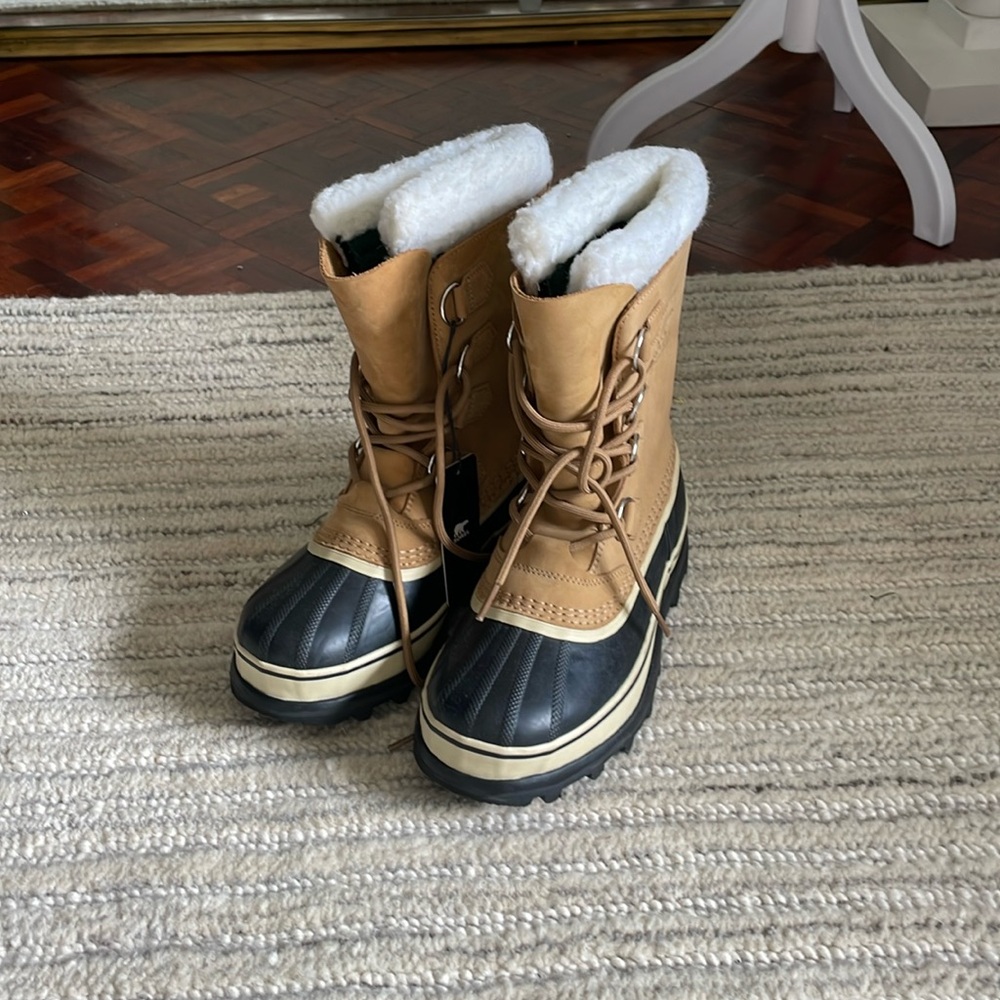 Sorel Boots 6.5 Women’s but fit 8.. see description NWT